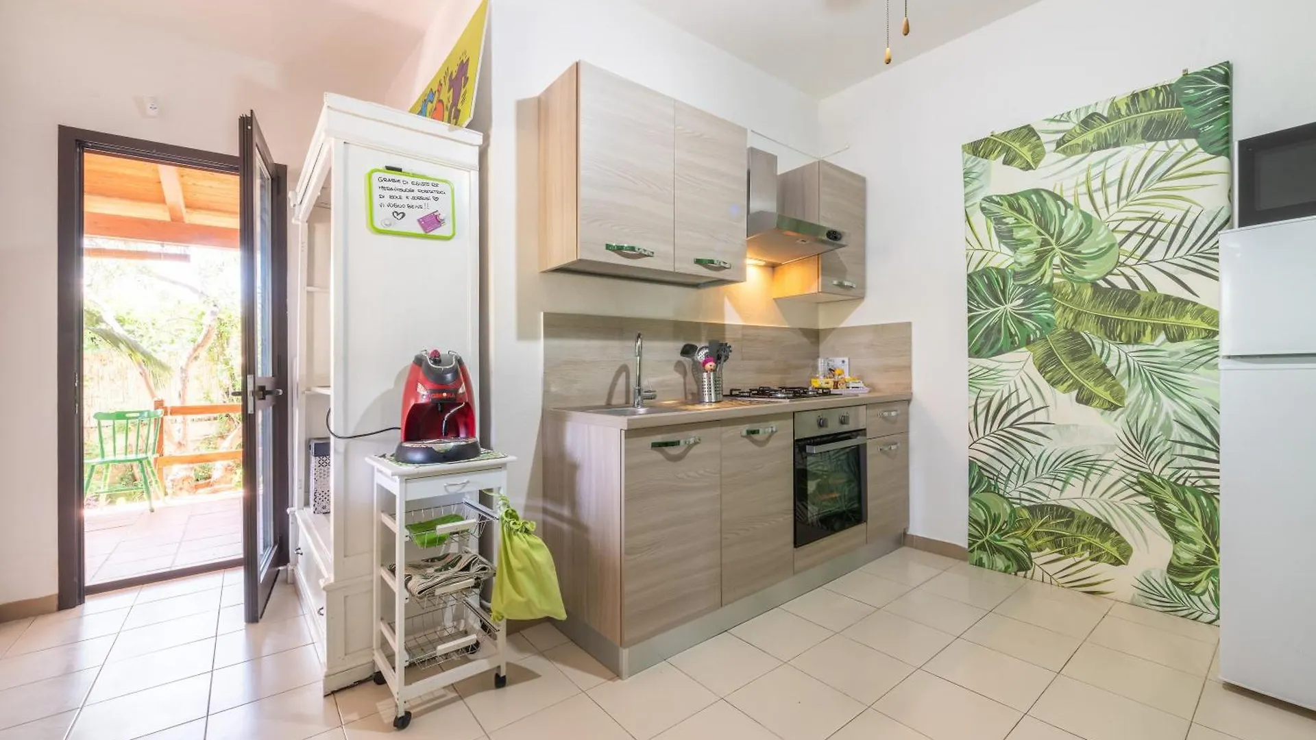 Jungle Room Apartment Куарту-Сант'Элена Италия
